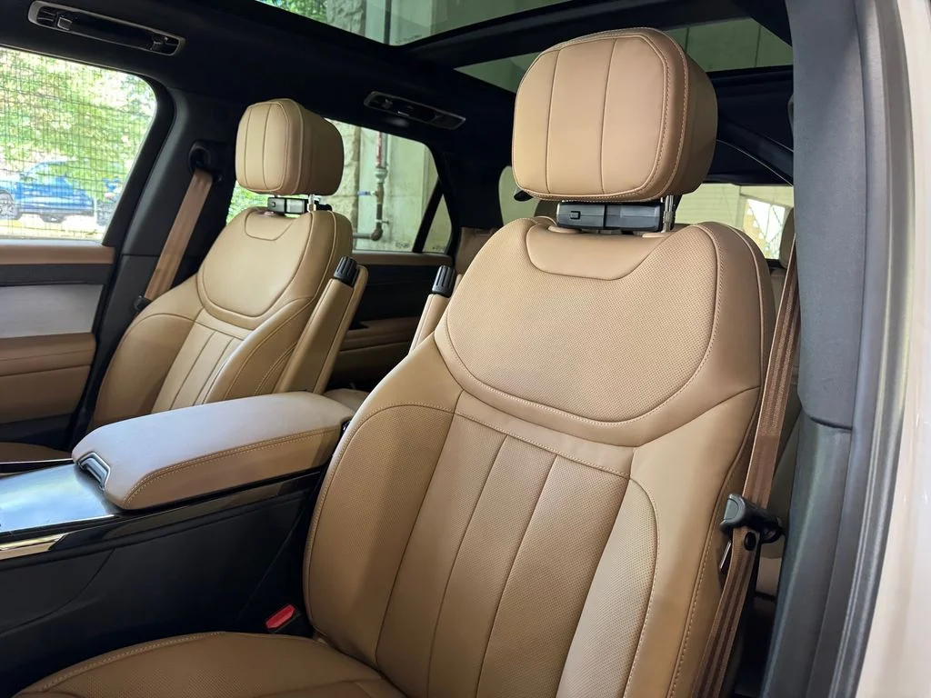 New 2026 Borasco Grey Metallic Land Rover SE image 9