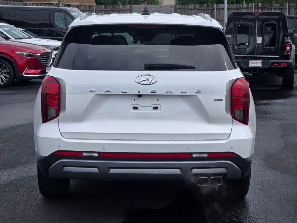 Used 2025 White Hyundai SEL image 13