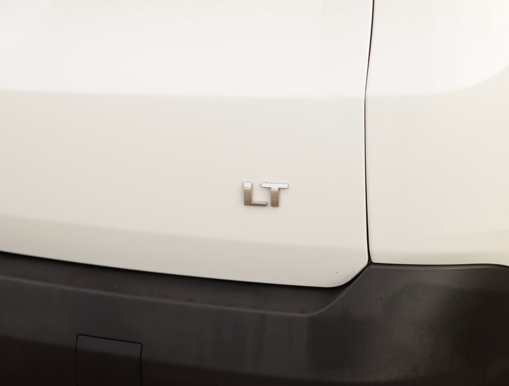 Used 2023 Summit White Chevrolet LT Cloth image 37
