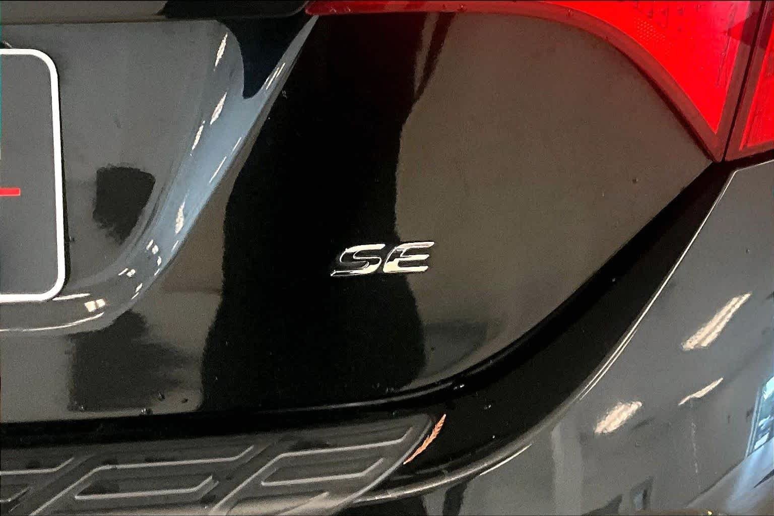 Used 2018 Black Sand Pearl Toyota SE image 9