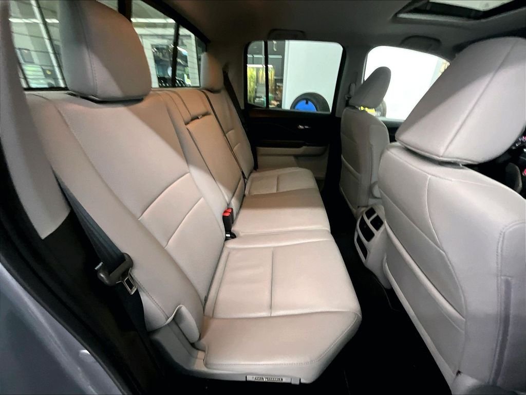 Used 2019 Silver Honda RTL image 16