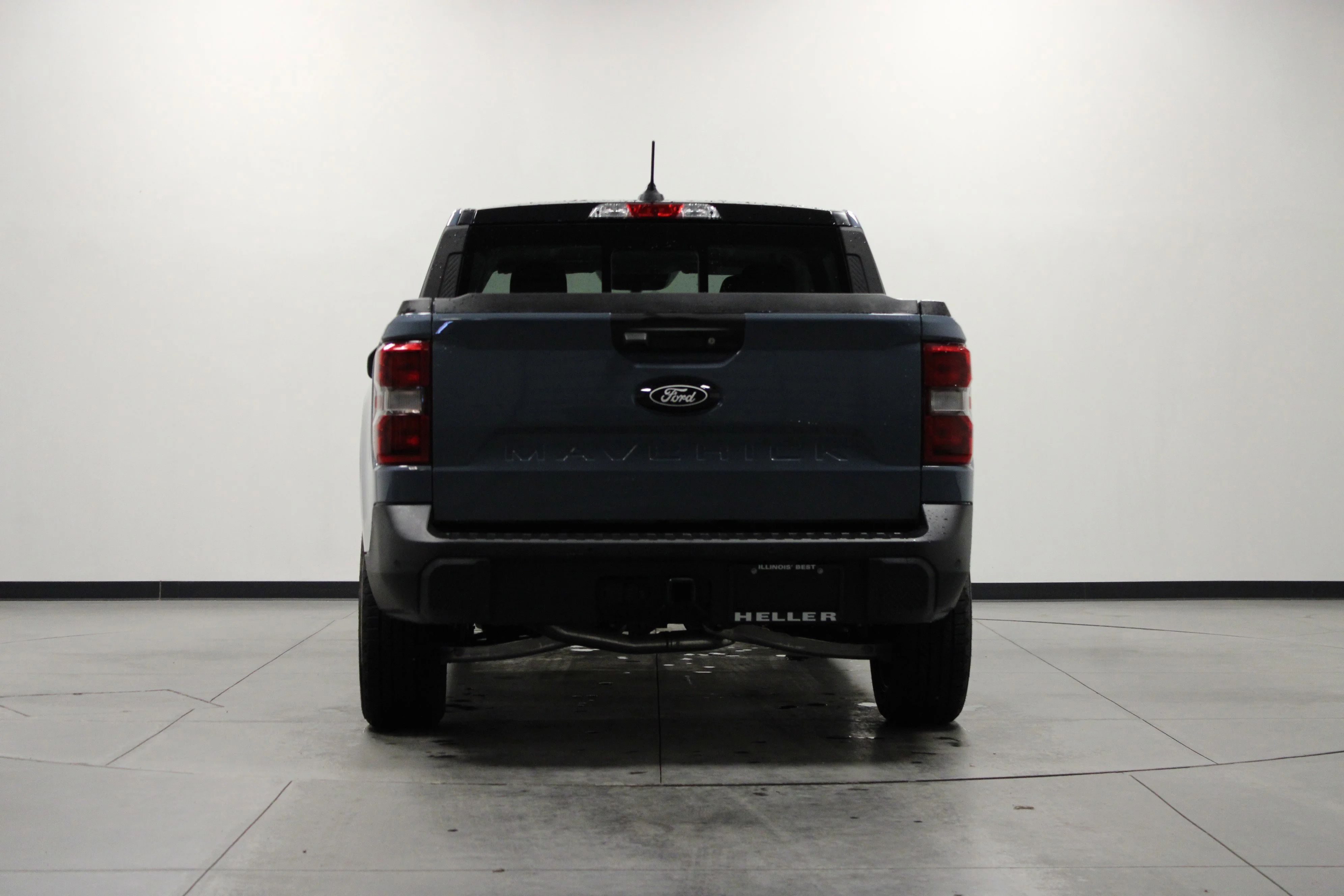 New 2025 Azure Gray Metallic Tri-Coat Ford Lariat® image 5