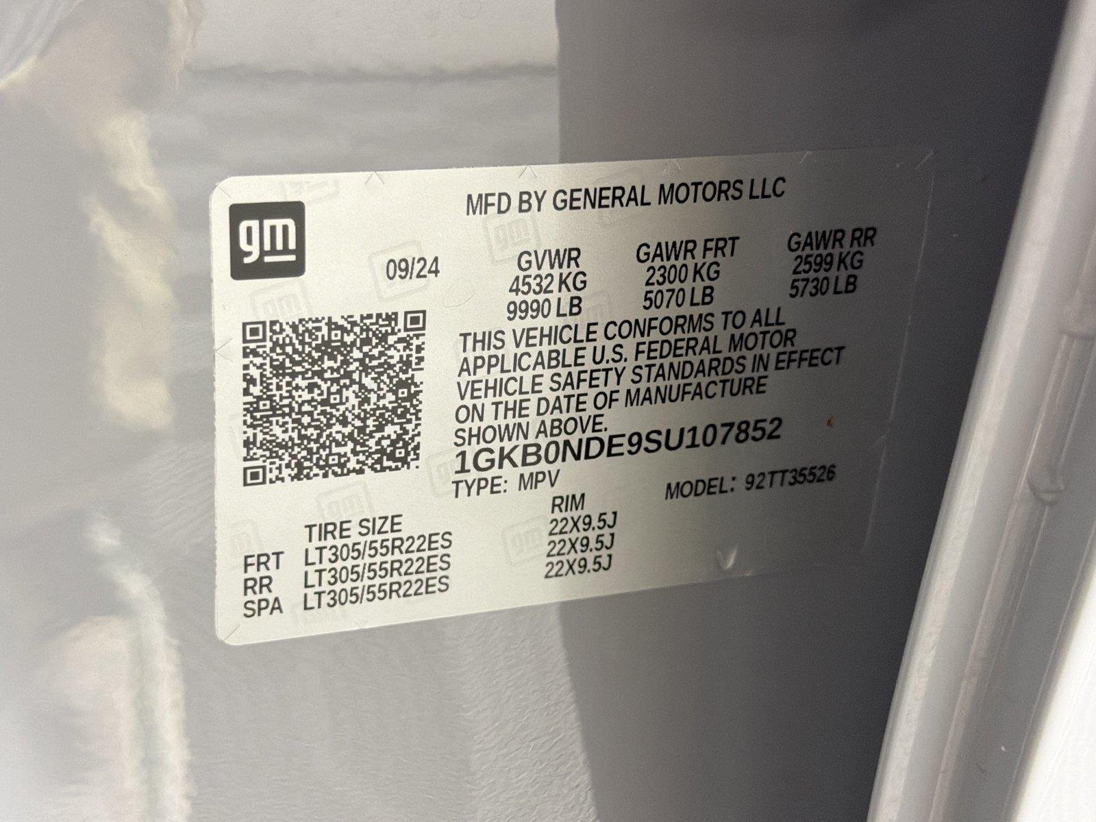 Used 2025 Meteorite Metallic (Grey) GMC 2X image 37