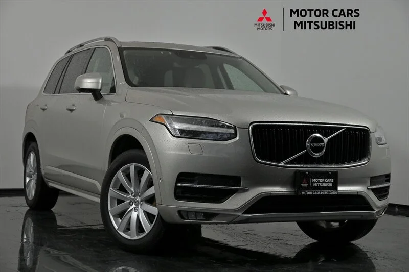 2016 Volvo XC90 T6 AWD Momentum's photo