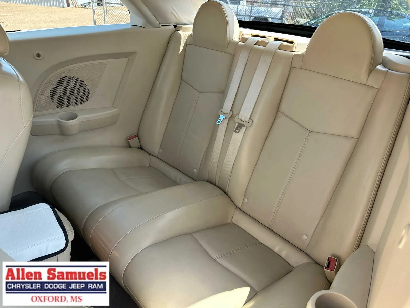 Used 2009 Brilliant Black Pearl Chrysler Limited image 12