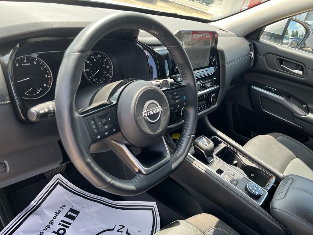 Used 2023 Silver Nissan SL image 14