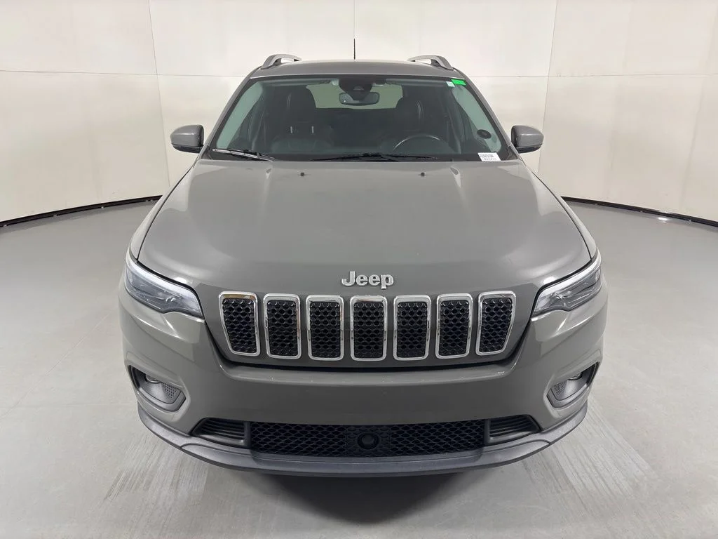 Used 2021 Gray Jeep Latitude Lux image 3
