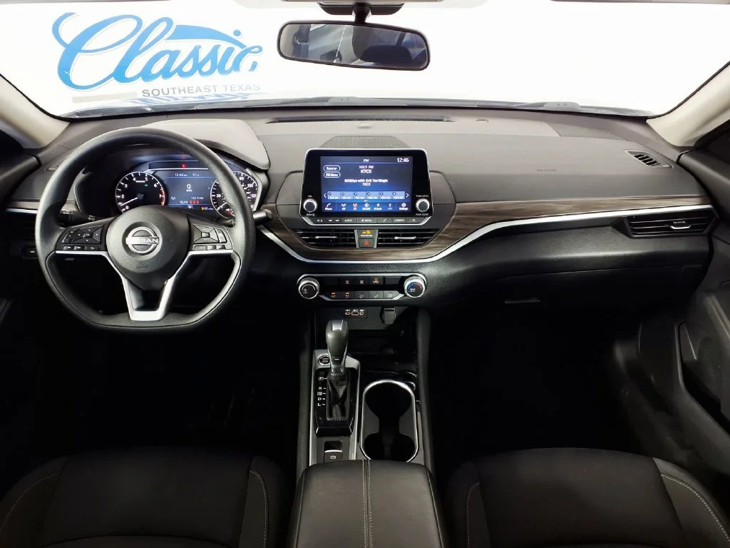 Used 2024 Super Black Nissan 2.5 SV image 15