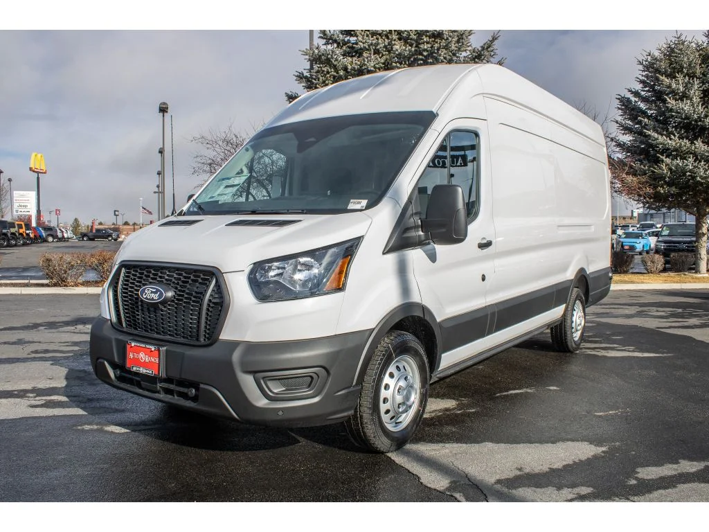 New 2026 OXFORD WHITE Ford Base image 4