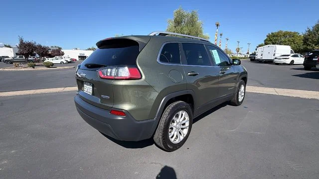 Used 2019 Green Jeep Latitude image 4
