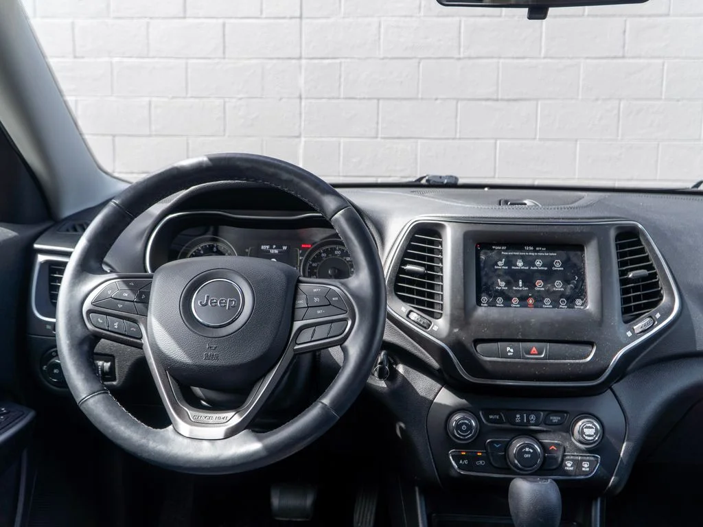 Used 2019 Blue Jeep Latitude image 22