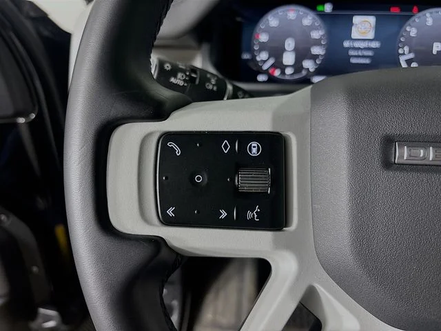 Used 2024  Land Rover S image 10