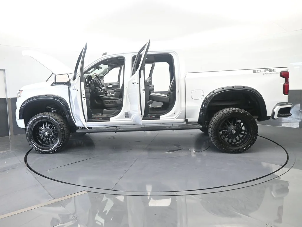Used 2022 Summit White Chevrolet RST image 79