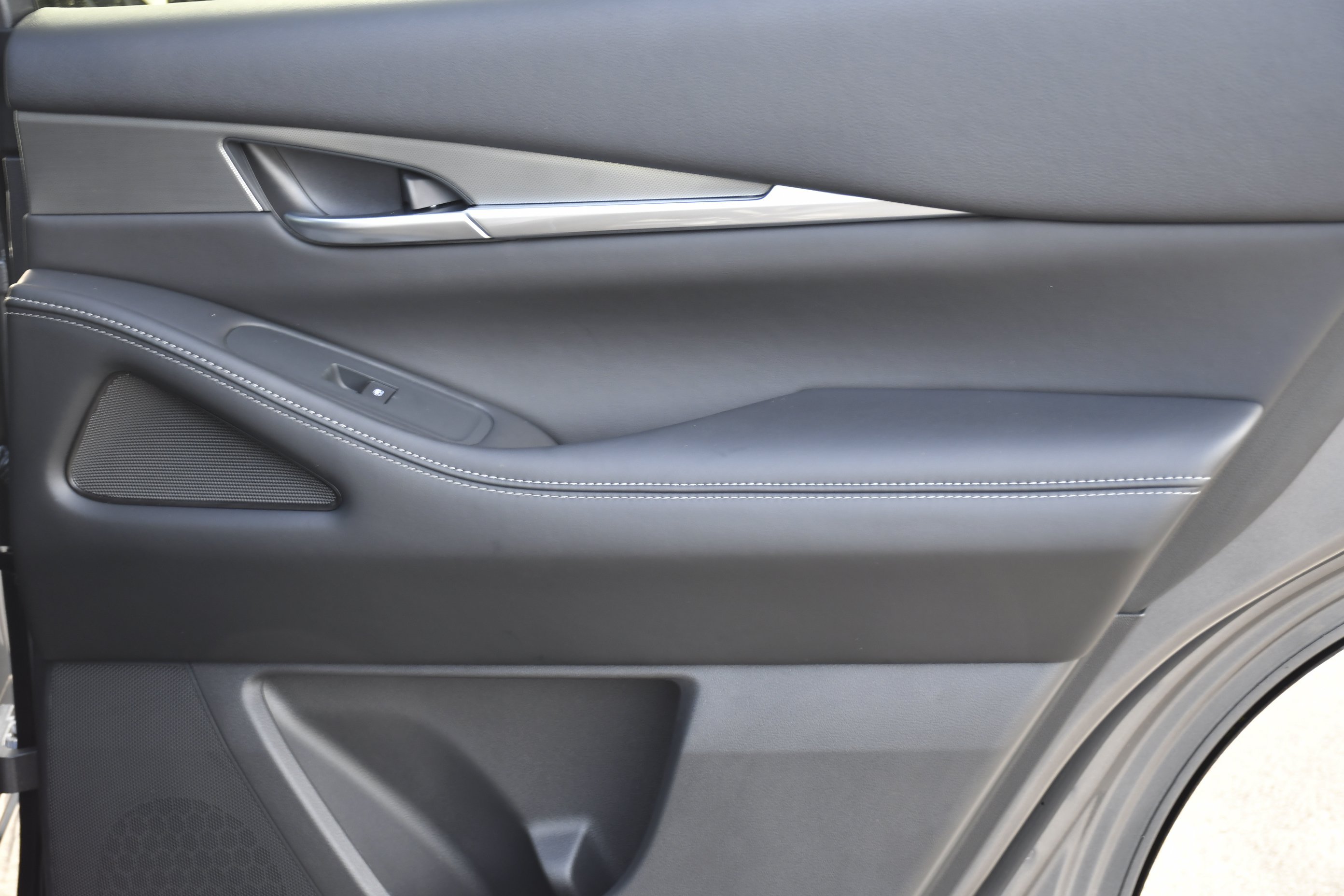 New 2027 GRAPHITE SHADOW INFINITI Luxe AWD image 30
