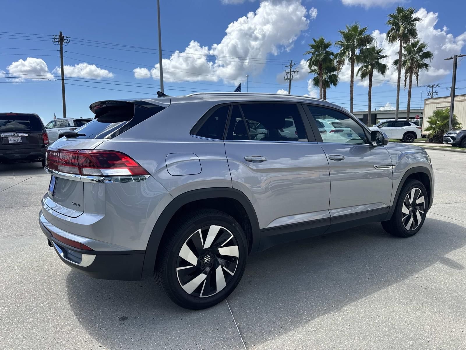 Used 2024 Silver Volkswagen 2.0T SE w/Technology image 5