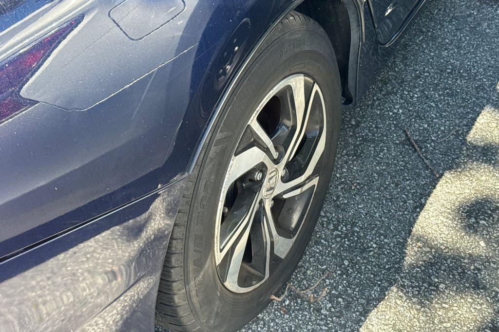 Used 2016  Honda LX image 4