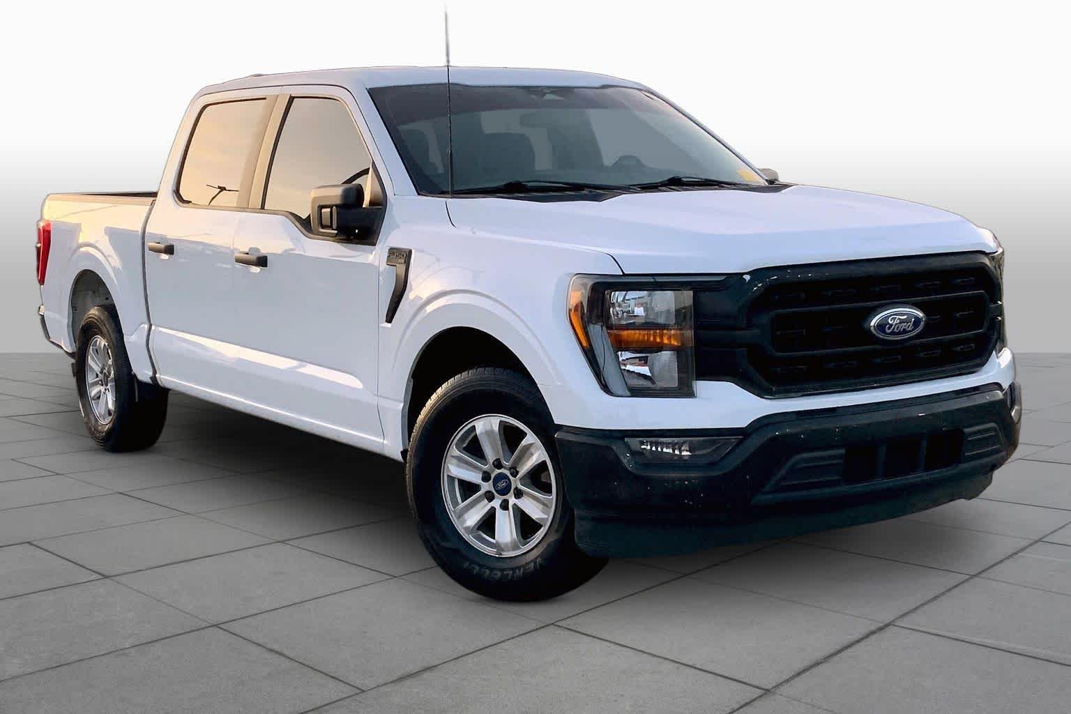 Used 2023 Oxford White Ford XLT image 3