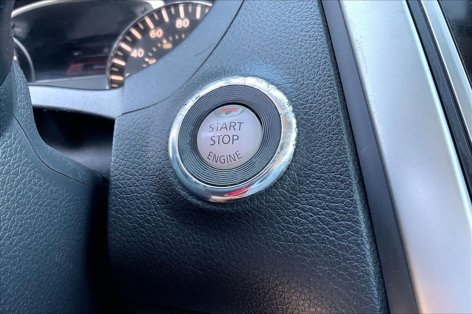 Used 2018 Super Black Nissan 2.5 S image 31
