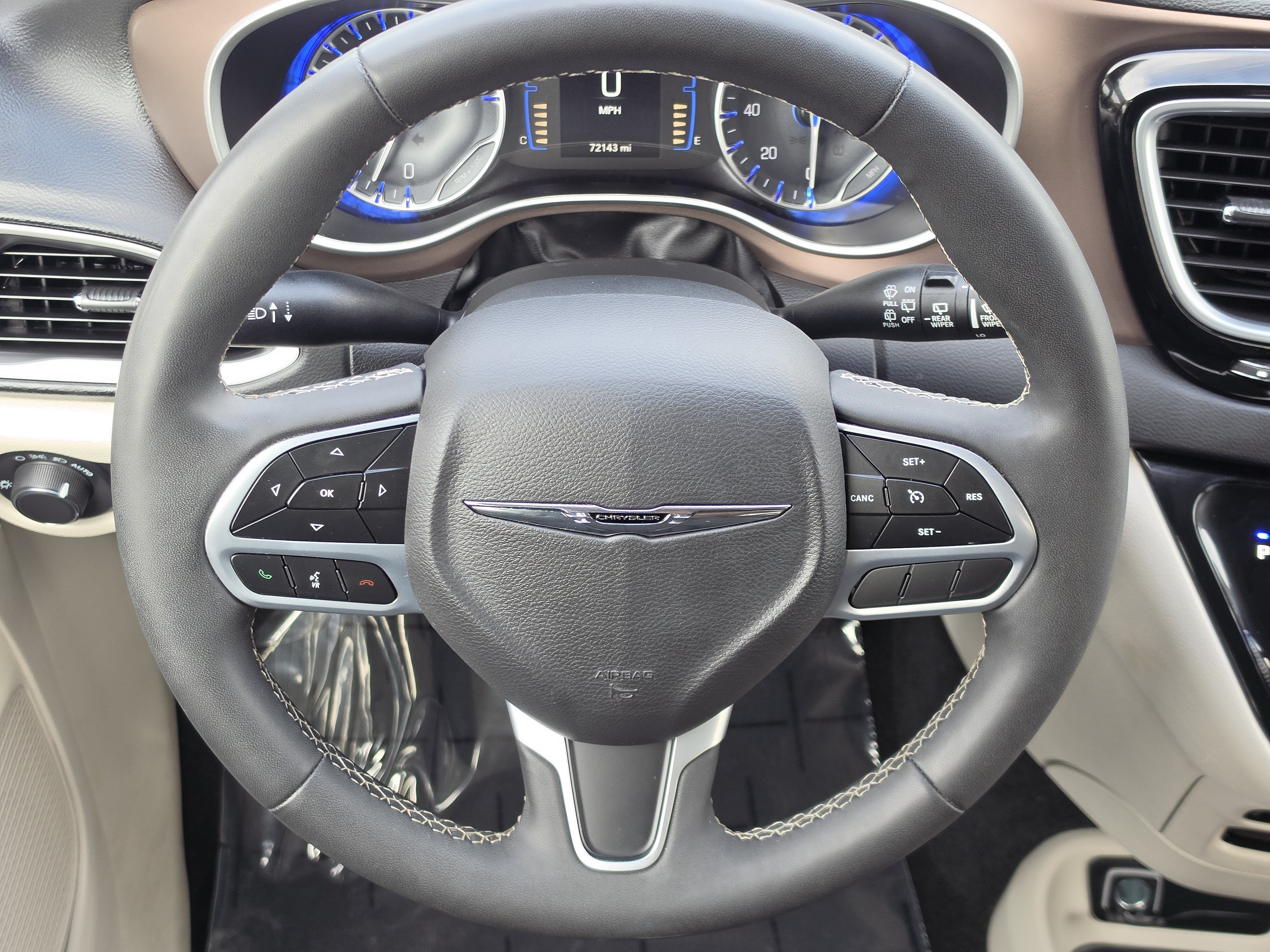 Used 2023 Bright White Clearcoat Chrysler LX image 17