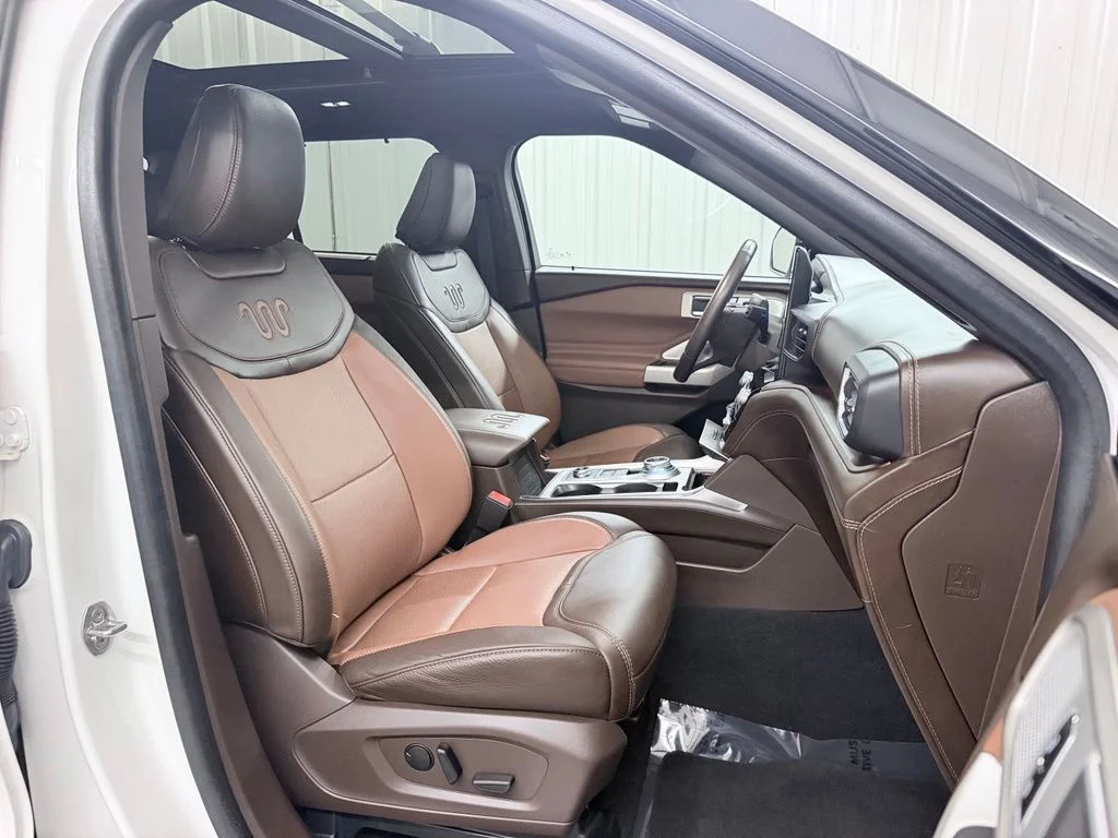 Used 2023 White Metallic Ford King Ranch image 47