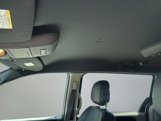 Used 2019 White Dodge SXT image 18