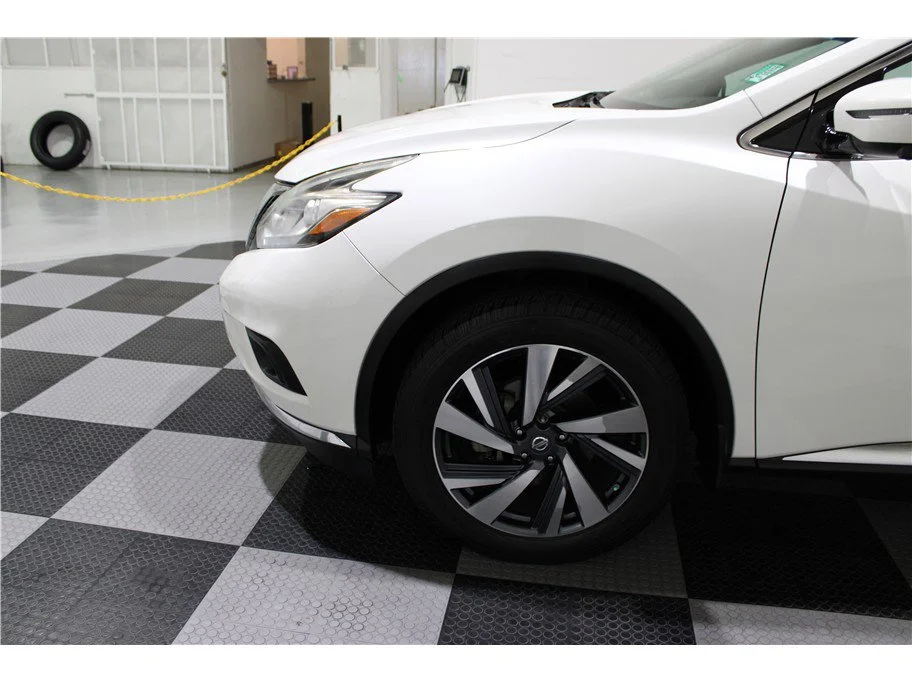 Used 2017 Pearl White Nissan Platinum image 9