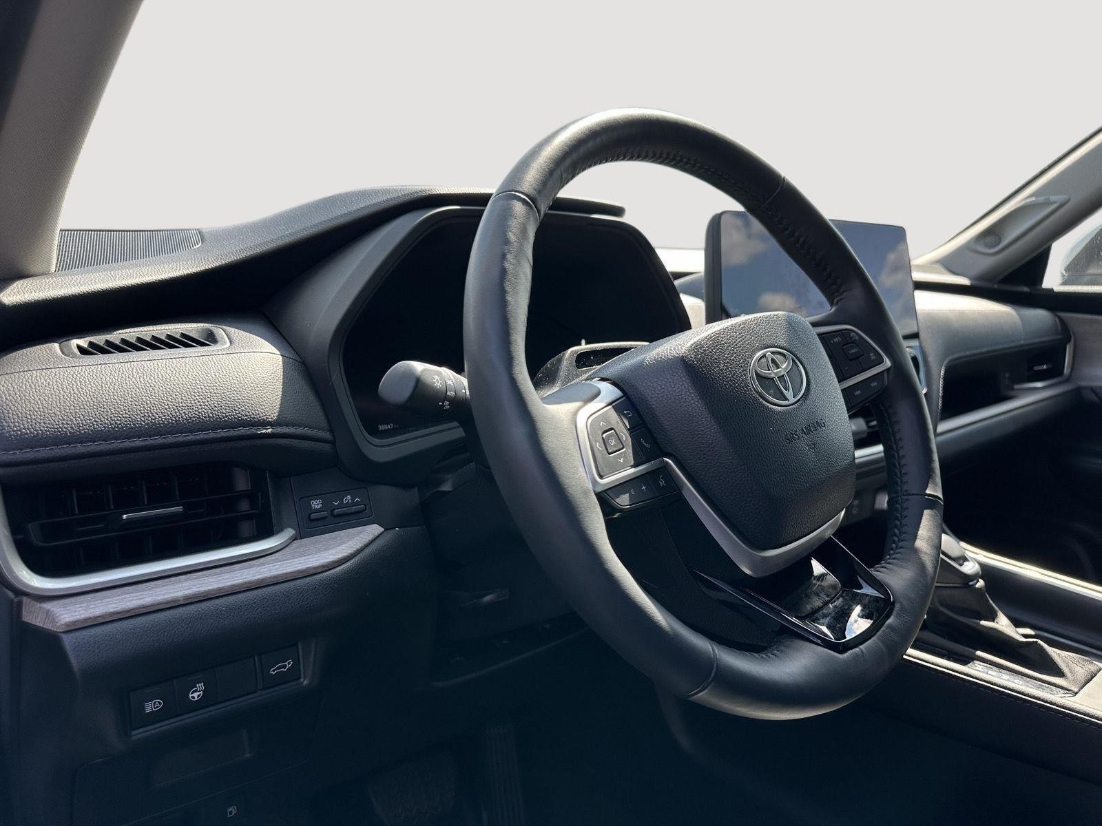 Used 2024 Wind Chill Pearl Toyota Platinum image 11