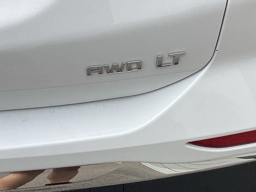 Used 2020 SUMMIT WHITE Chevrolet LT image 16