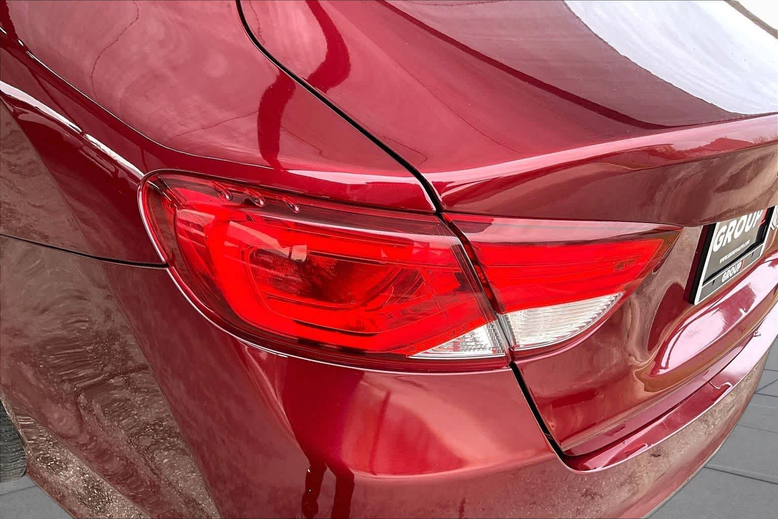 Used 2015 Velvet Red Pearlcoat Chrysler S image 27
