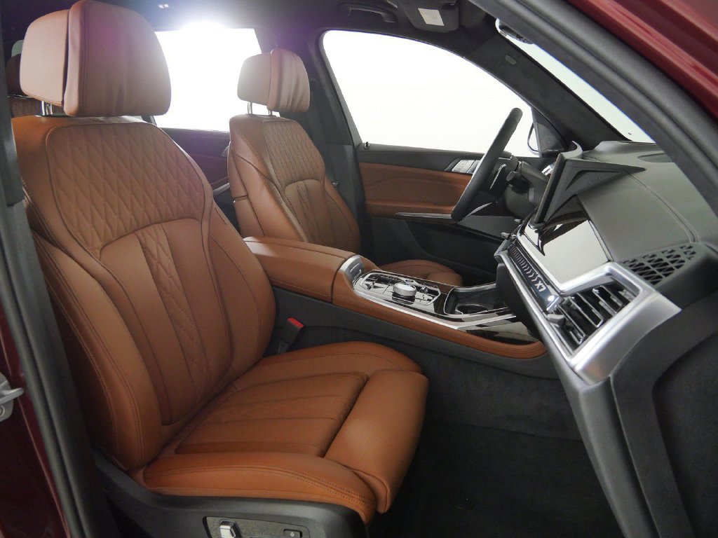 Used 2027 Red BMW xDrive40i image 22