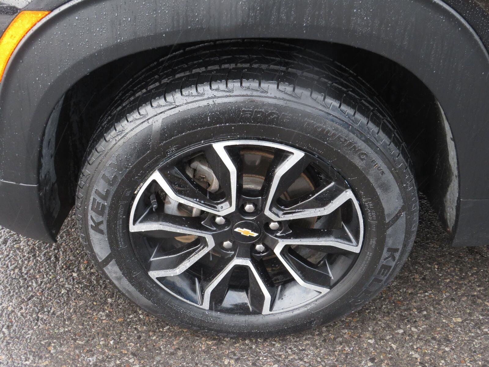 Used 2022 Mosaic Black Metallic Chevrolet ACTIV image 12