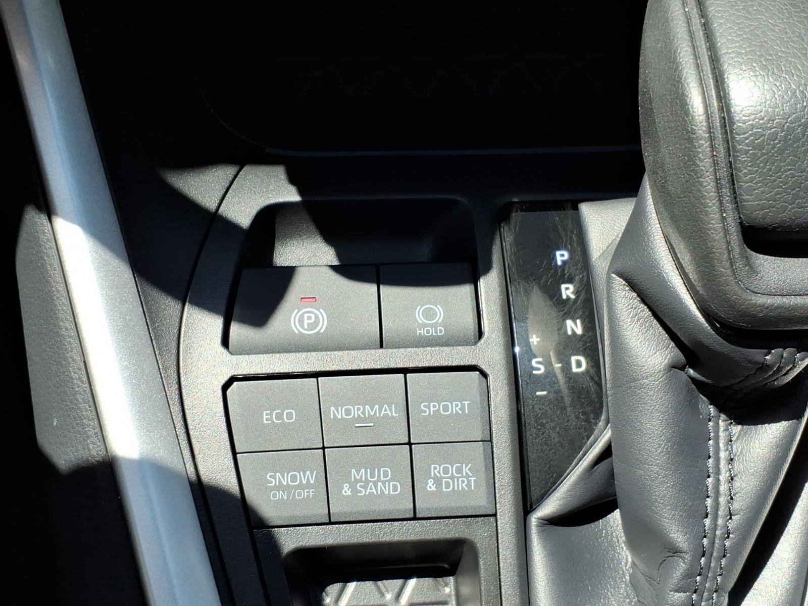 Used 2025 Silver Sky Metallic Toyota XLE image 20
