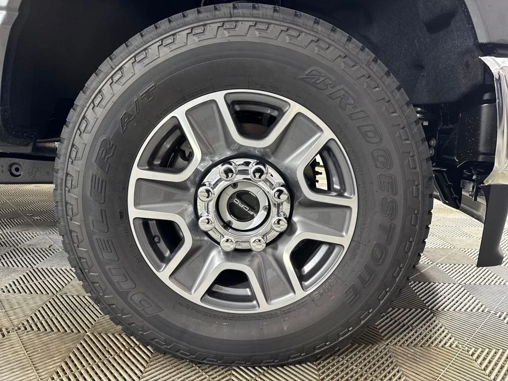 New 2026 Gray Ford Lariat image 18