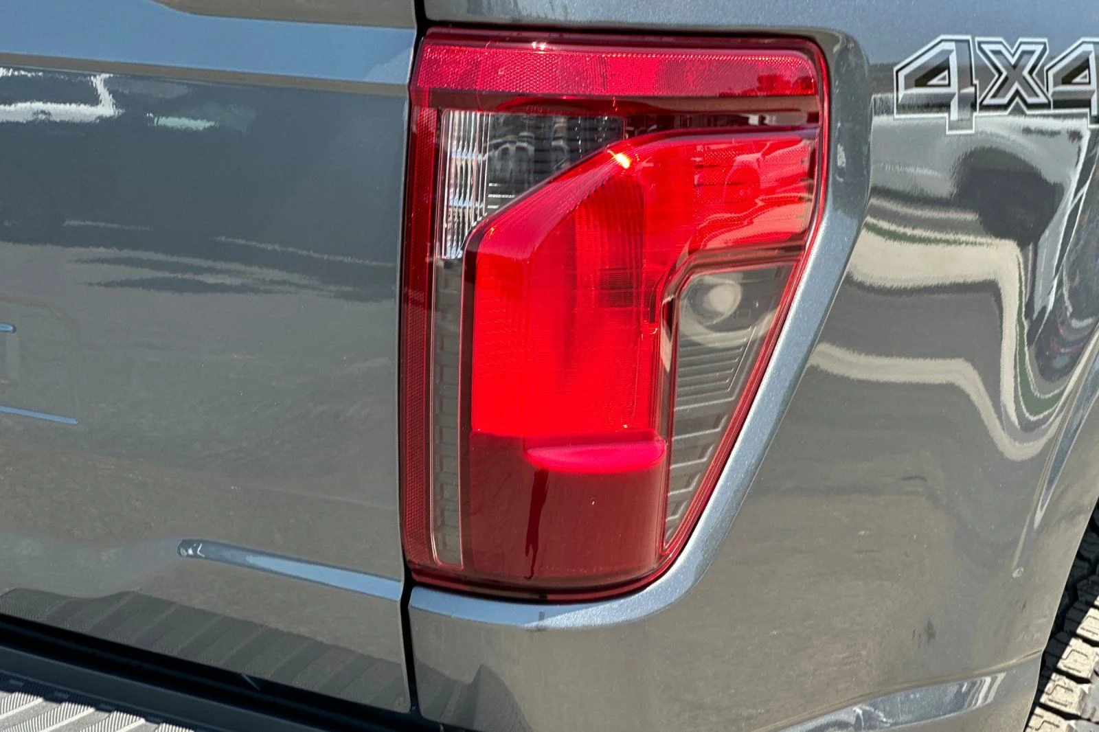 New 2026 Carbonized Gray Metallic Ford XLT image 25