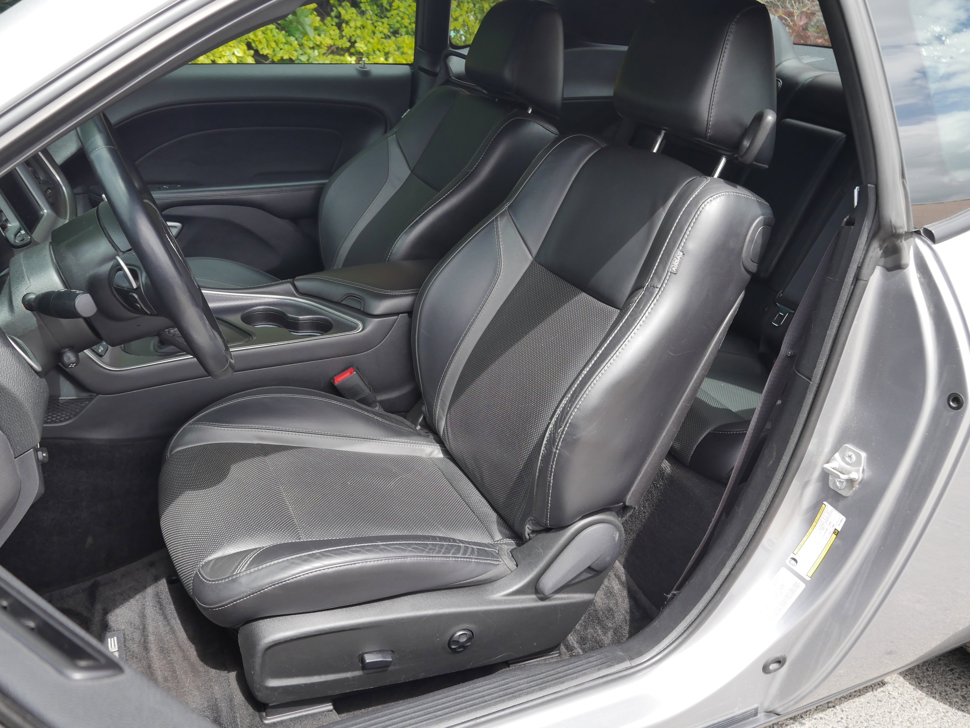 Used 2015 Granite Crystal Clearcoat Metallic Dodge R/T Plus image 30