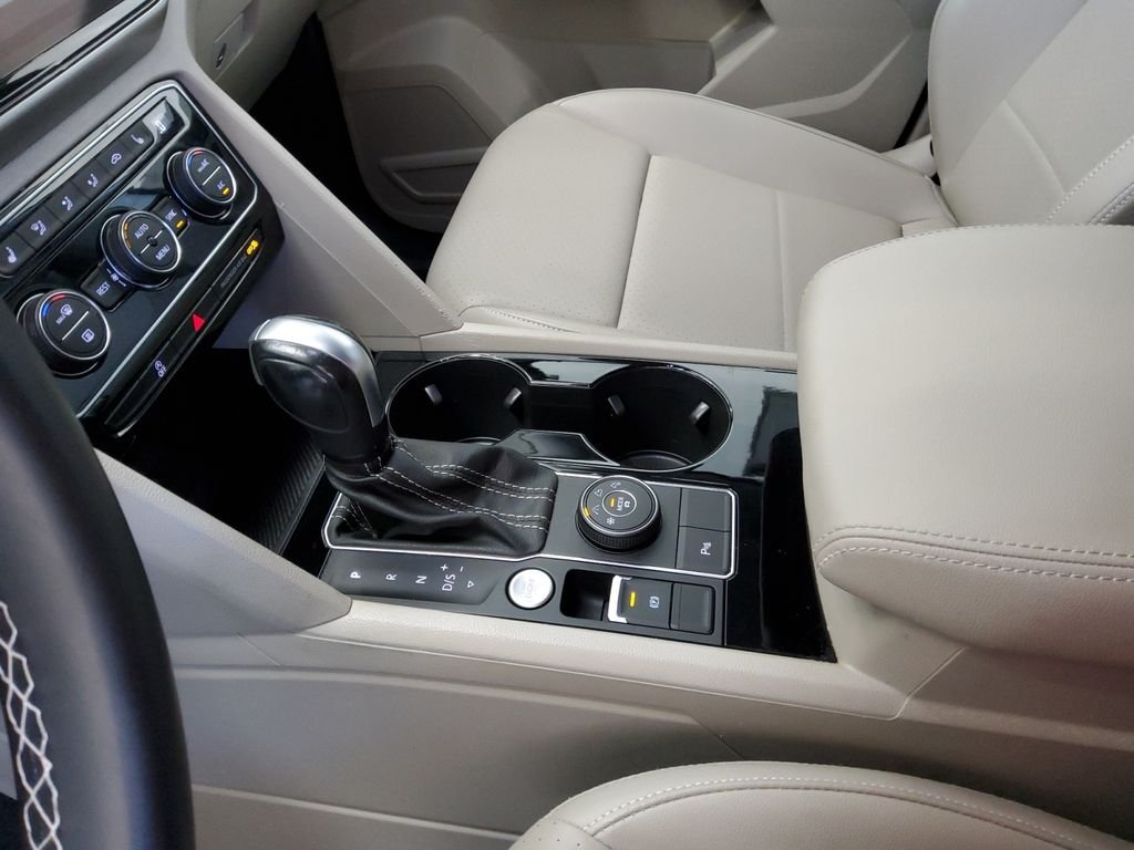 Used 2023 White Volkswagen 3.6L V6 SE w/Technology image 23