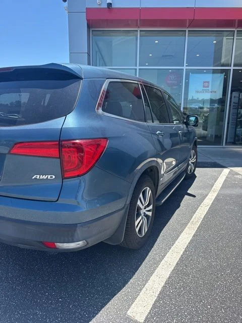 Used 2017  Honda EX-L image 3