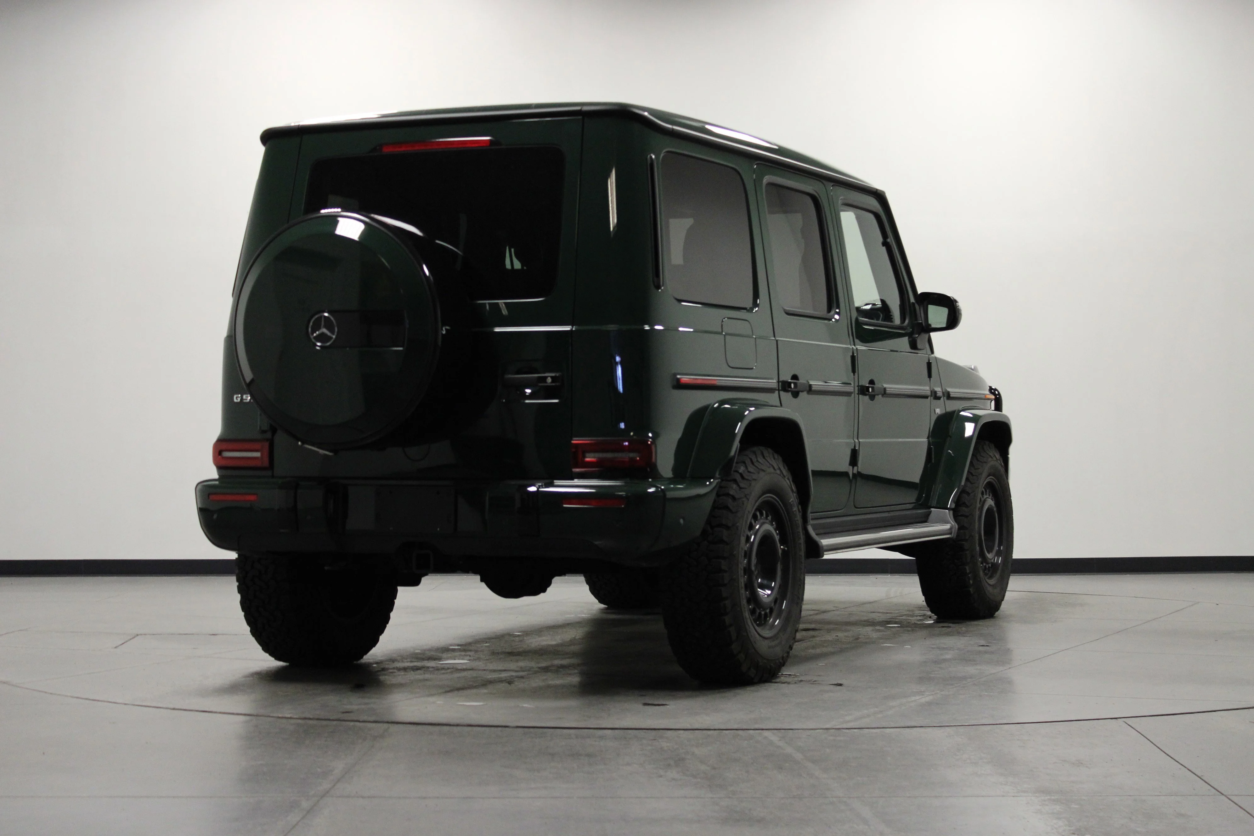 Used 2023 MANUFAKTUR Deep Green Mercedes-Benz G 550 image 4
