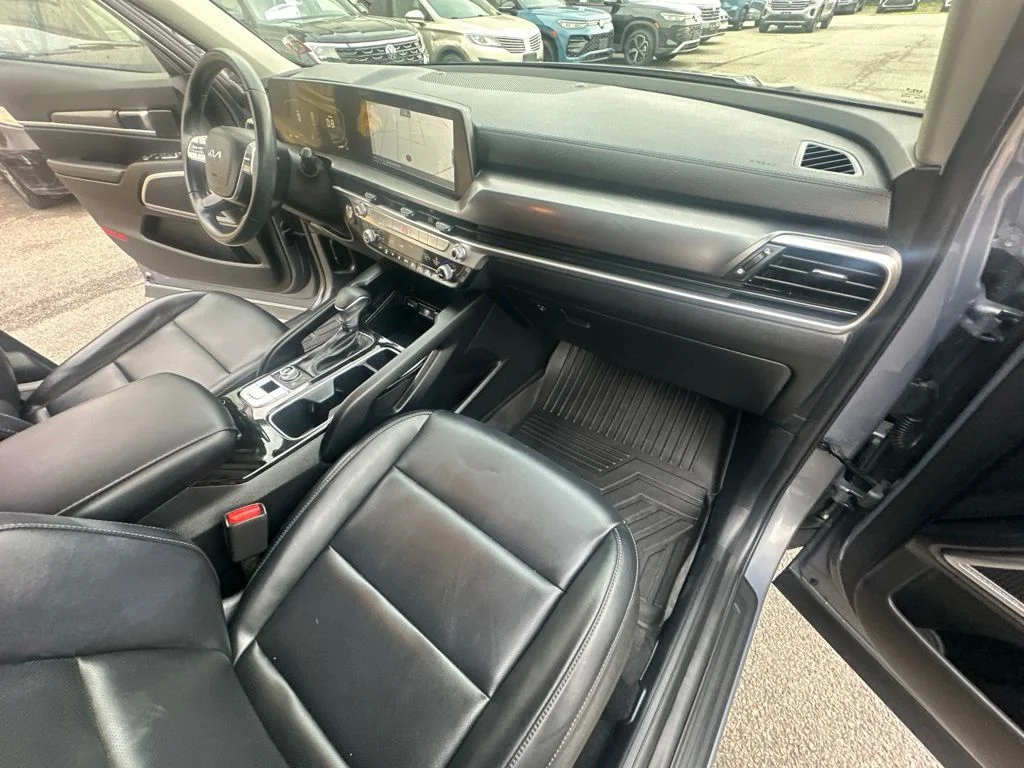 Used 2024 Silver Kia LX image 36