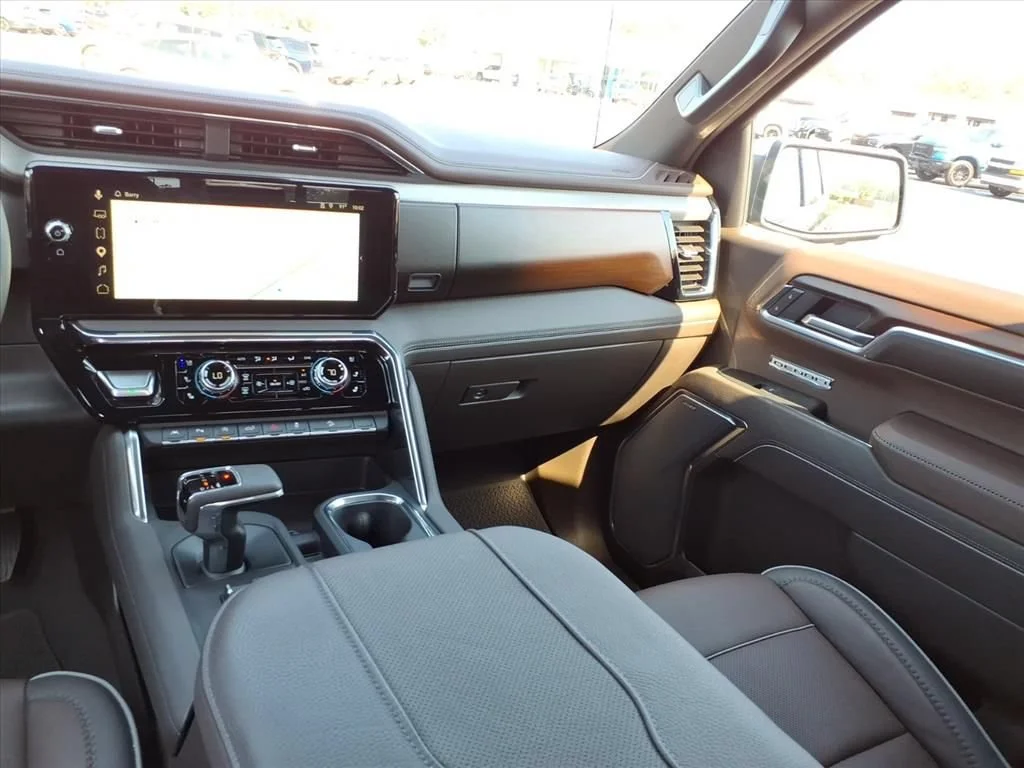 Used 2025 Onyx Black GMC Denali image 25