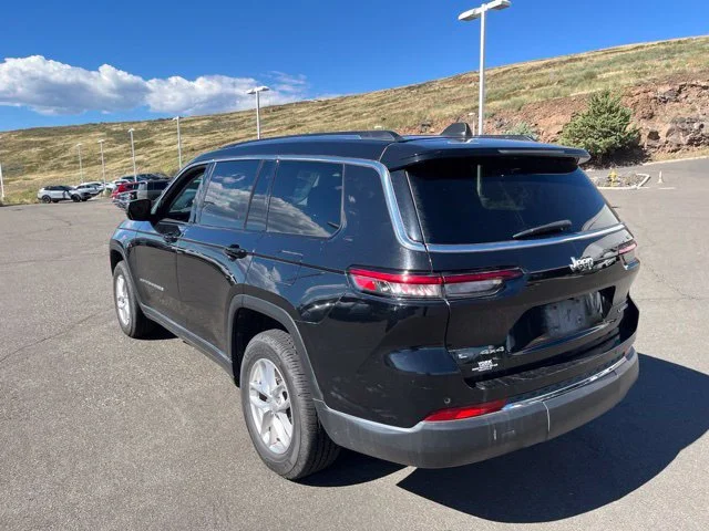 Used 2021 Diamond Black Crystal Pearlcoat Jeep Laredo image 10