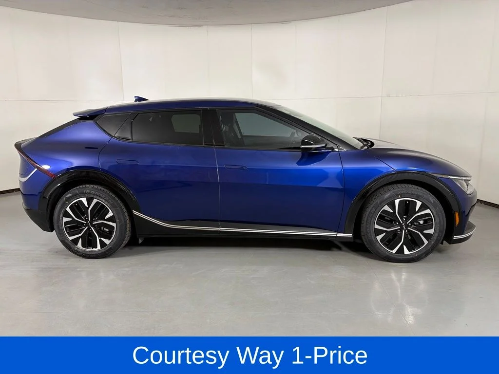 Used 2023 Blue Kia Wind image 12