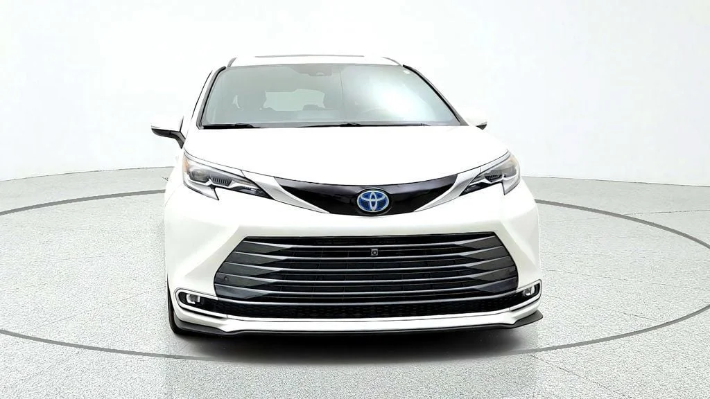 Used 2021 Blizzard Pearl Toyota Platinum AWD 7-Passenger image 2