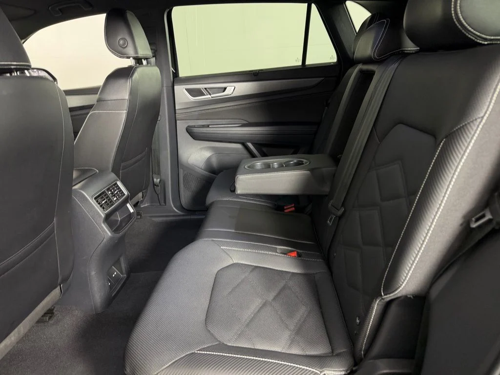 2025 Volkswagen Atlas Cross Sport SE w/Tech - Photo 24
