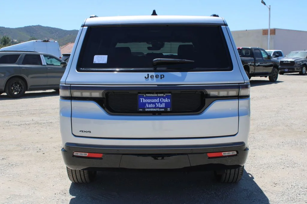 New 2026 Silver-Zynith Exterior Paint Jeep Limited Reserve image 5