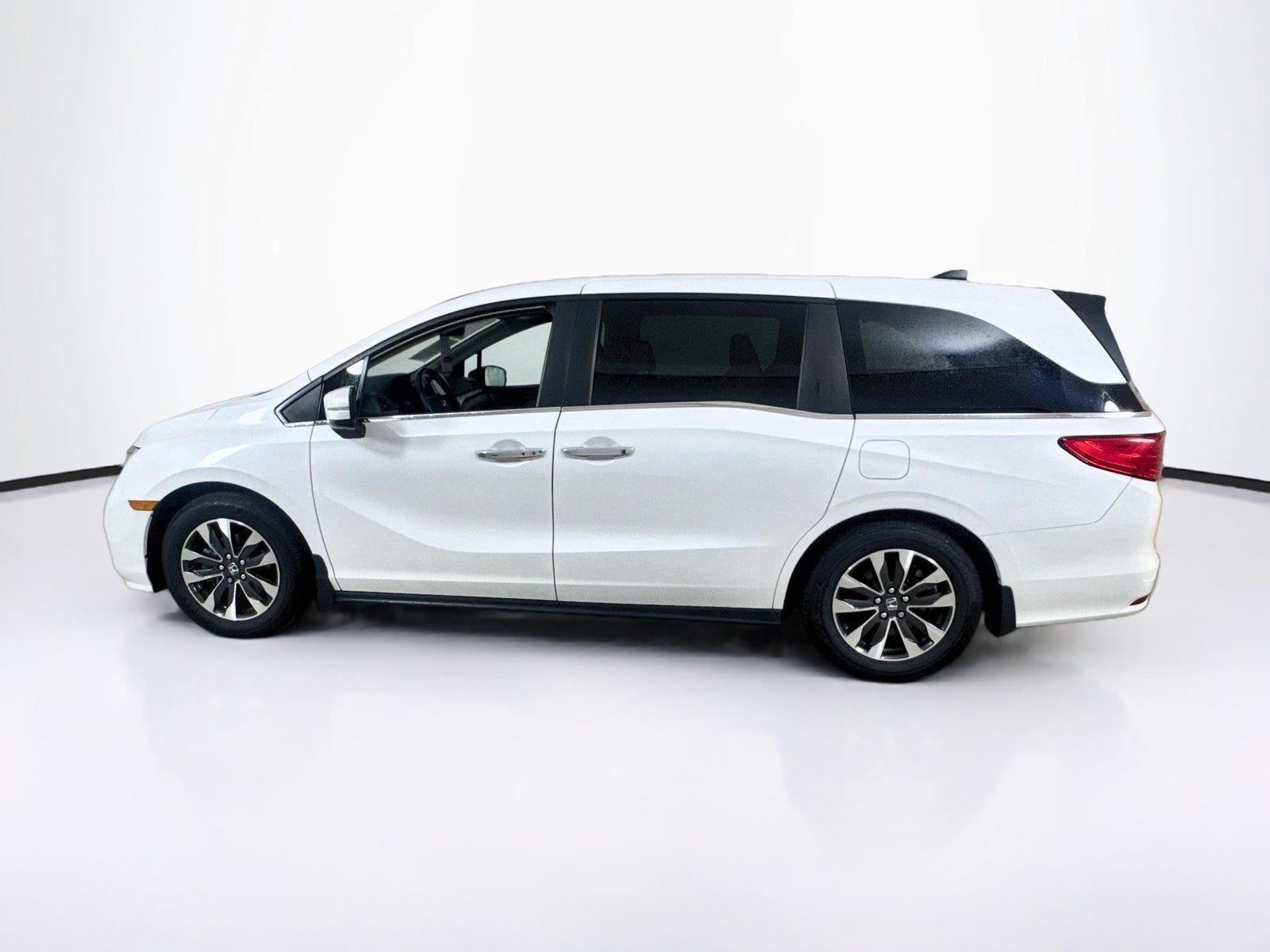 Used 2024 Platinum White Pearl Honda EX-L image 3