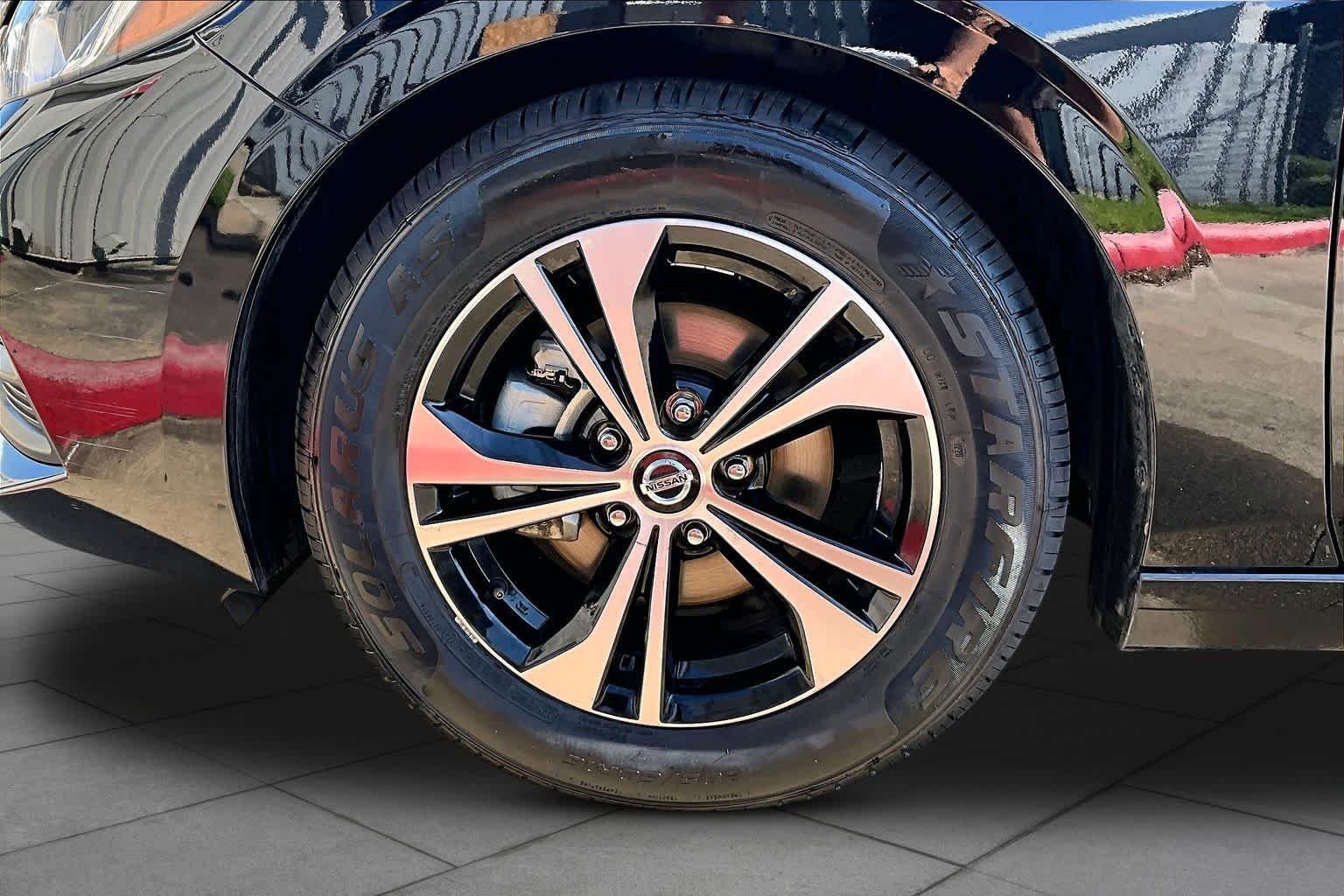 Used 2023 Super Black Nissan SV image 11
