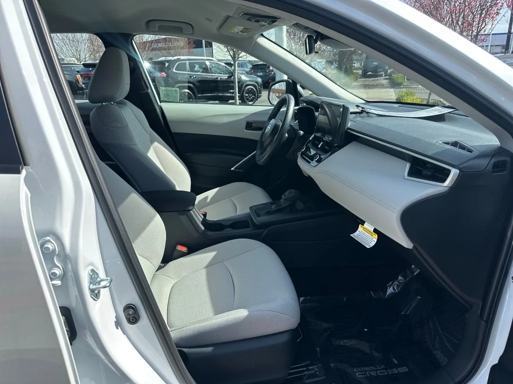 2026 Toyota Corolla Cross L - Photo 16