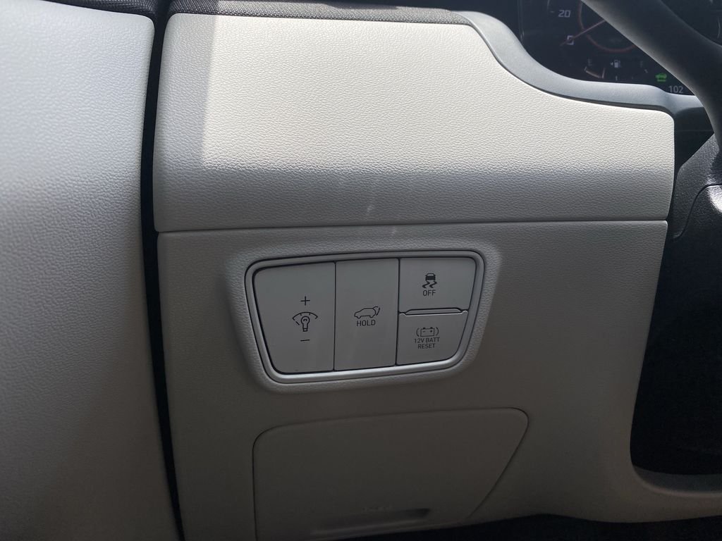 Certified Used 2024 Shimmering Silver Hyundai Limited image 20