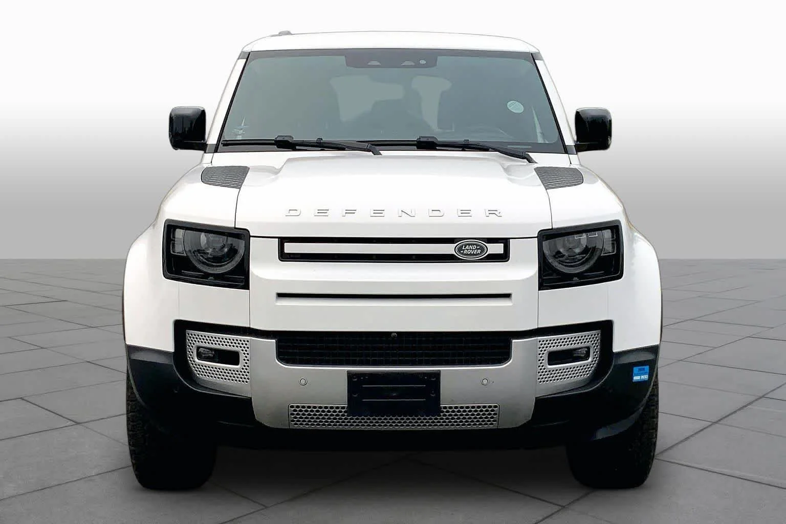 Used 2024 Fuji White Land Rover S image 4